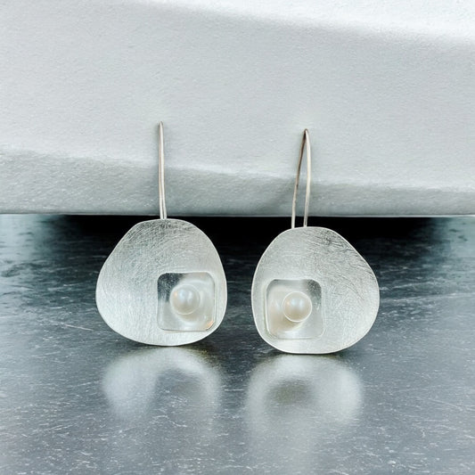 Silver Pearl Earring